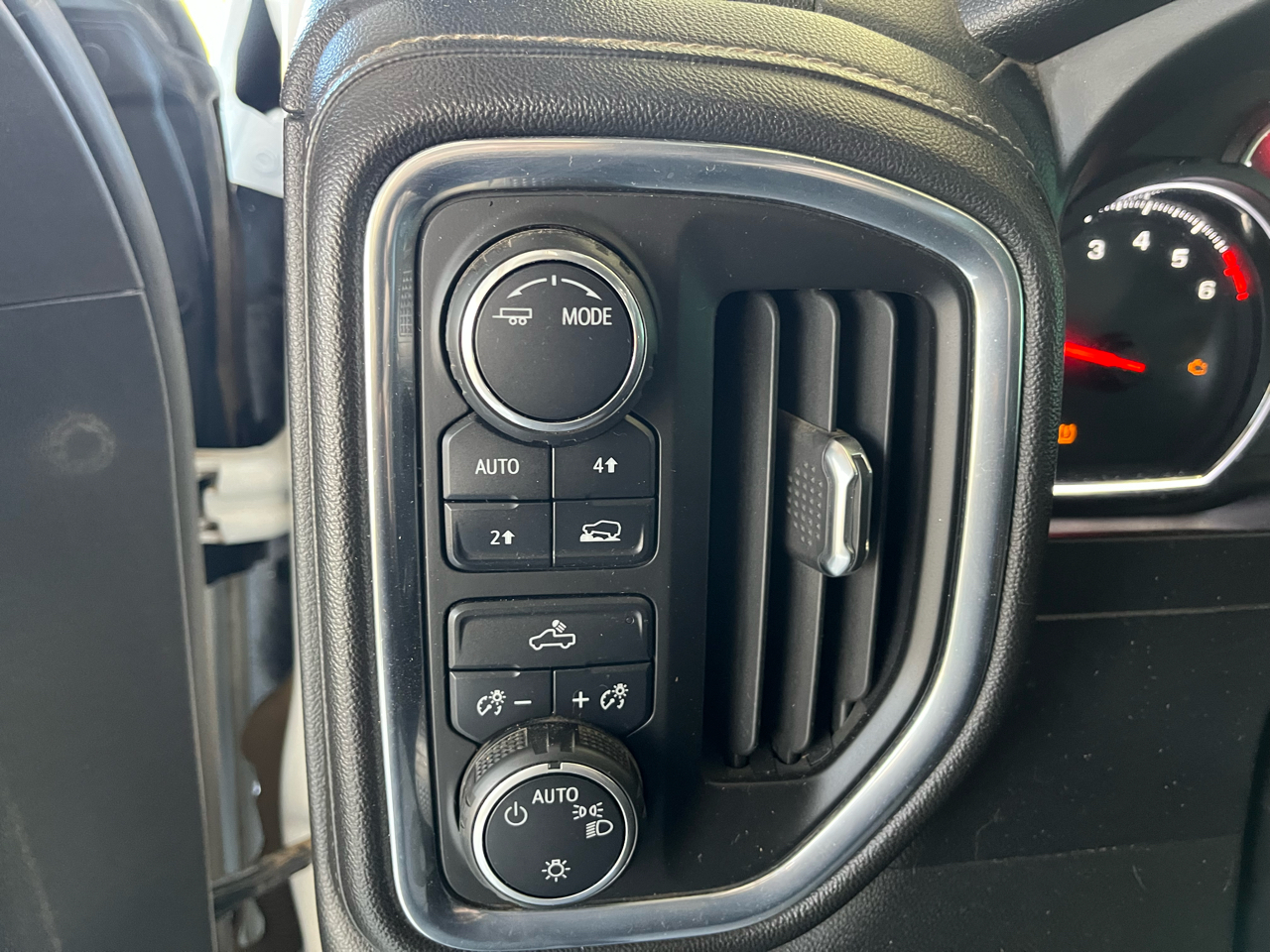 Chevrolet Silverado 1500 4WD Double Cab 147" LT 2020