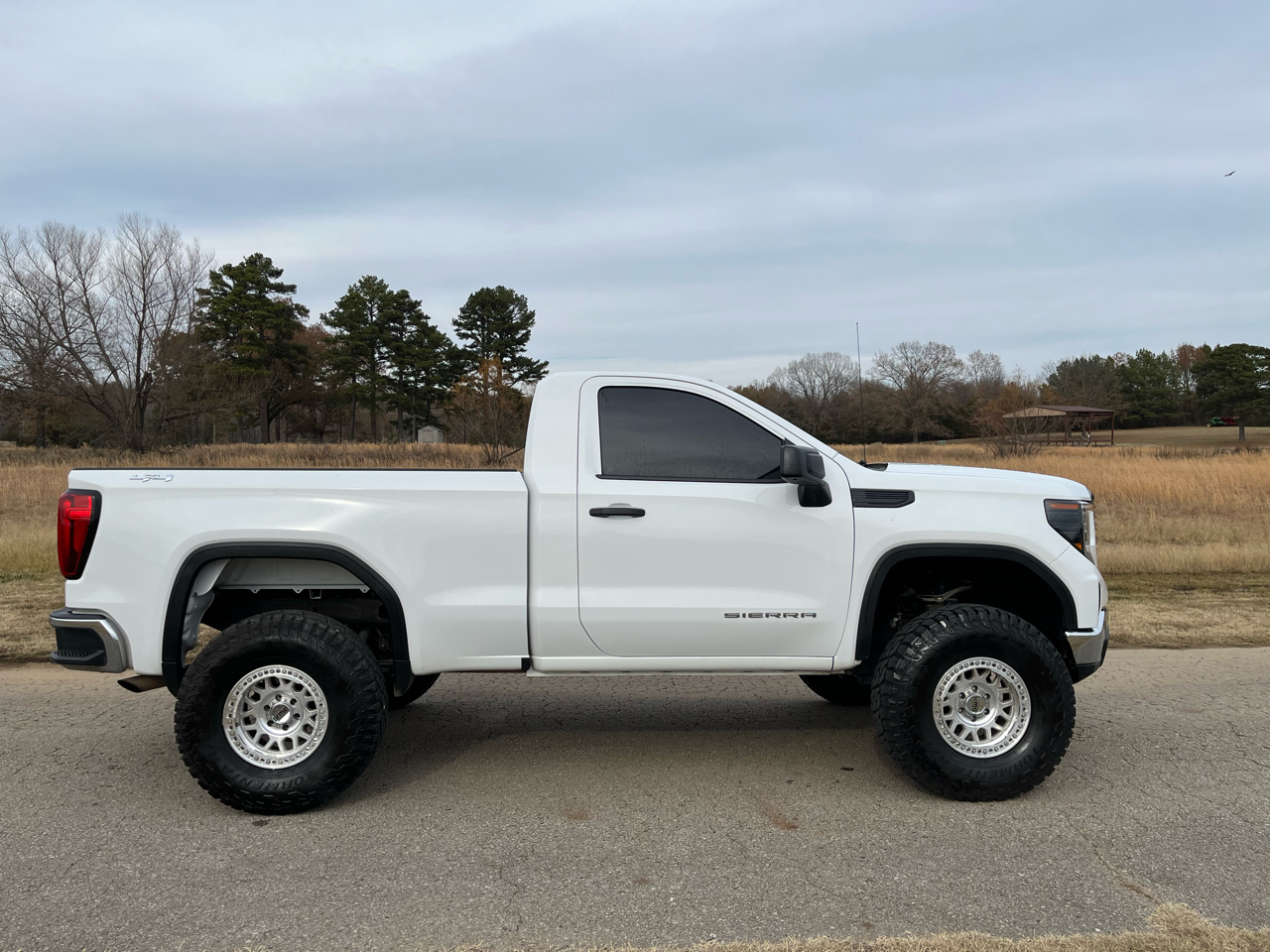 GMC Sierra 1500 4WD Reg Cab 126" Pro 2023