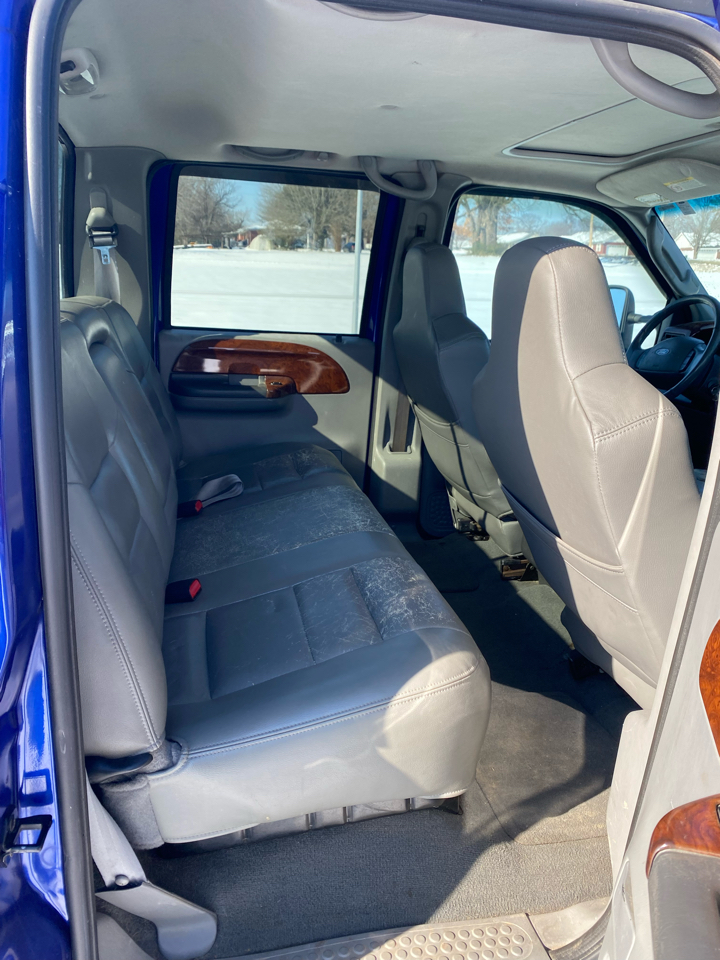 Ford Super Duty F-250 Crew Cab 156" Lariat 4WD 2003