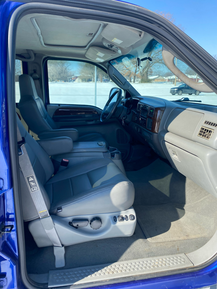 Ford Super Duty F-250 Crew Cab 156" Lariat 4WD 2003