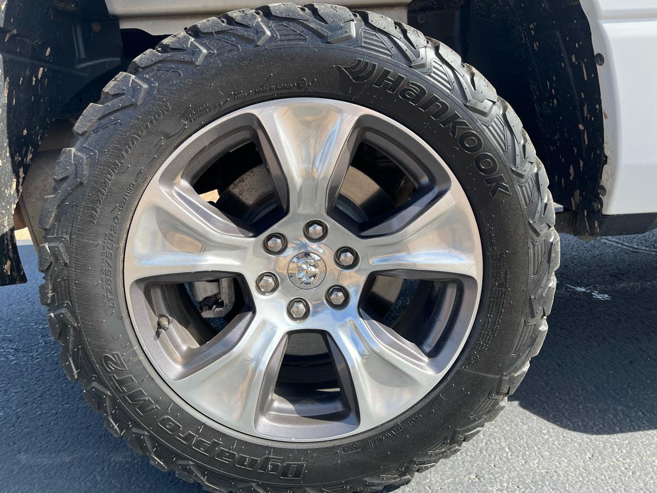 RAM 1500 Laramie 4x4 Crew Cab 5'7" Box 2023