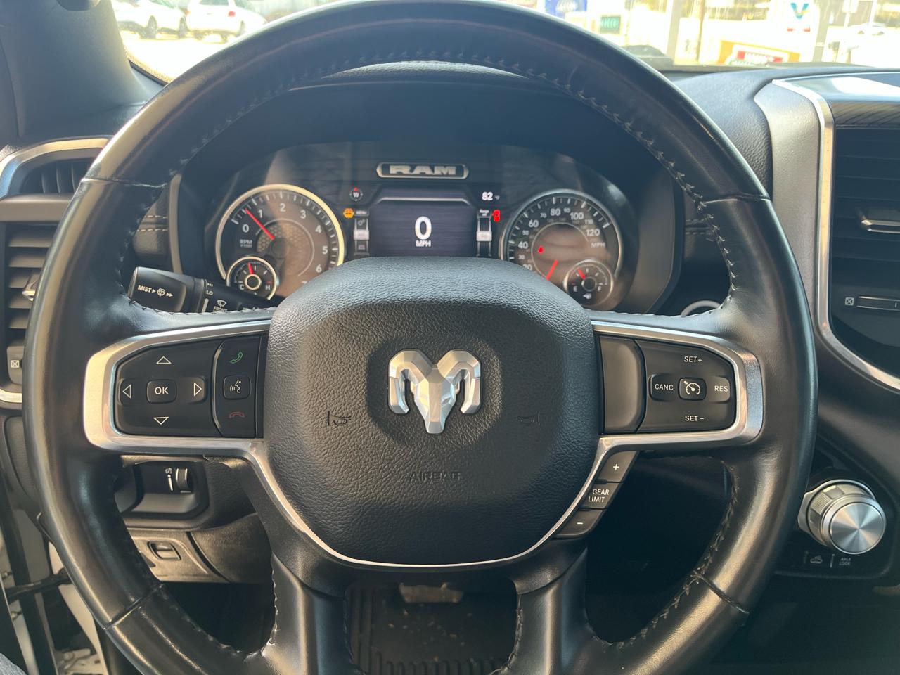 RAM 1500 Laramie 4x4 Crew Cab 5'7" Box 2023