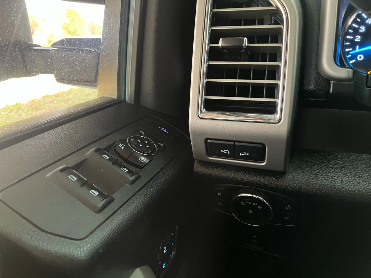 Ford Super Duty F-250 SRW King Ranch 4WD Crew Cab 8' Box 2017