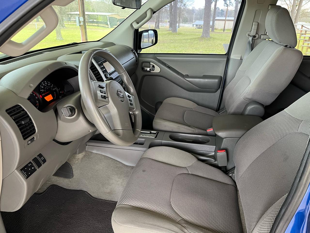 Nissan Frontier 2017.5 Crew Cab 4x4 SV V6 Manual 2014