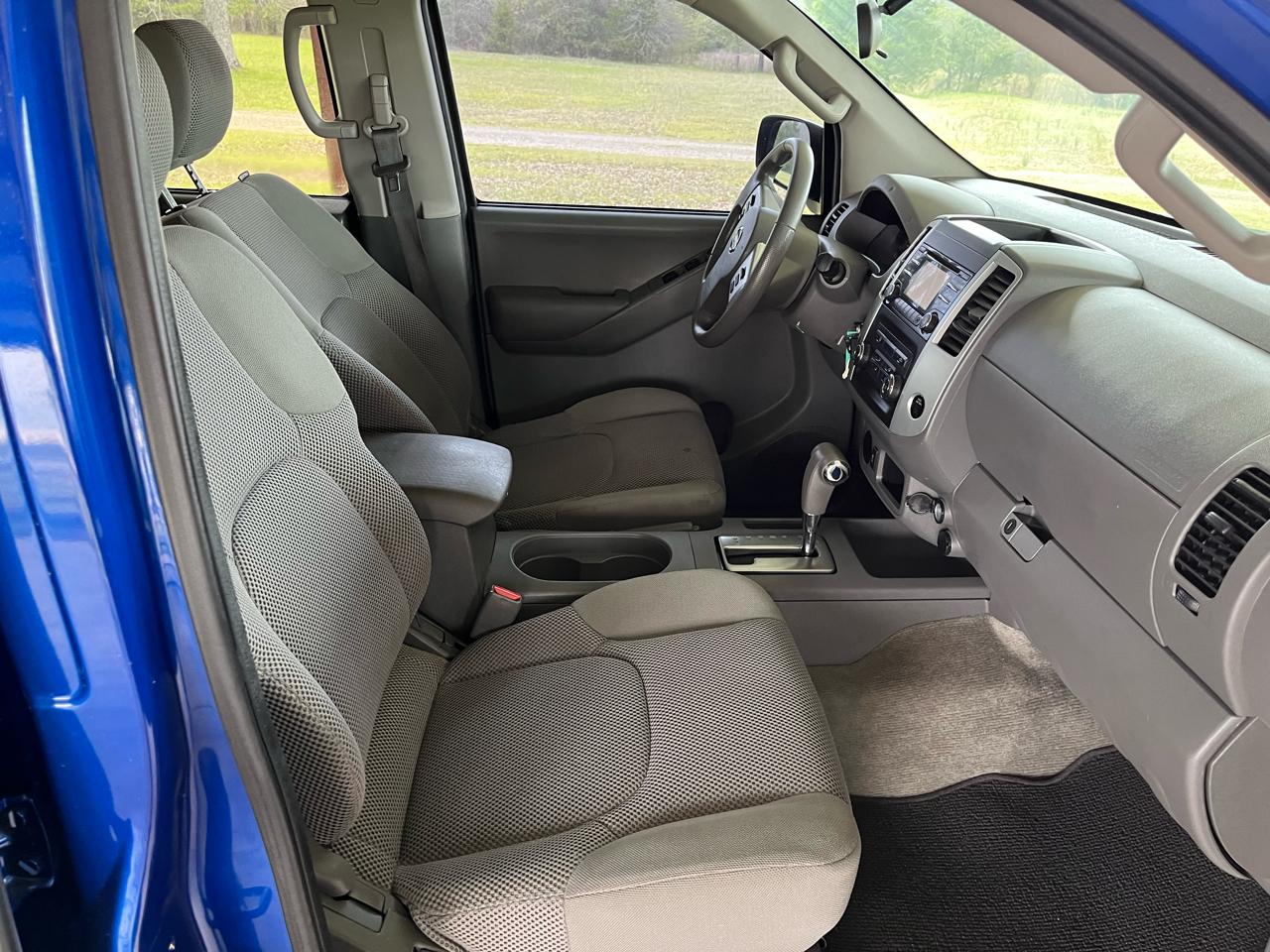 Nissan Frontier 2017.5 Crew Cab 4x4 SV V6 Manual 2014