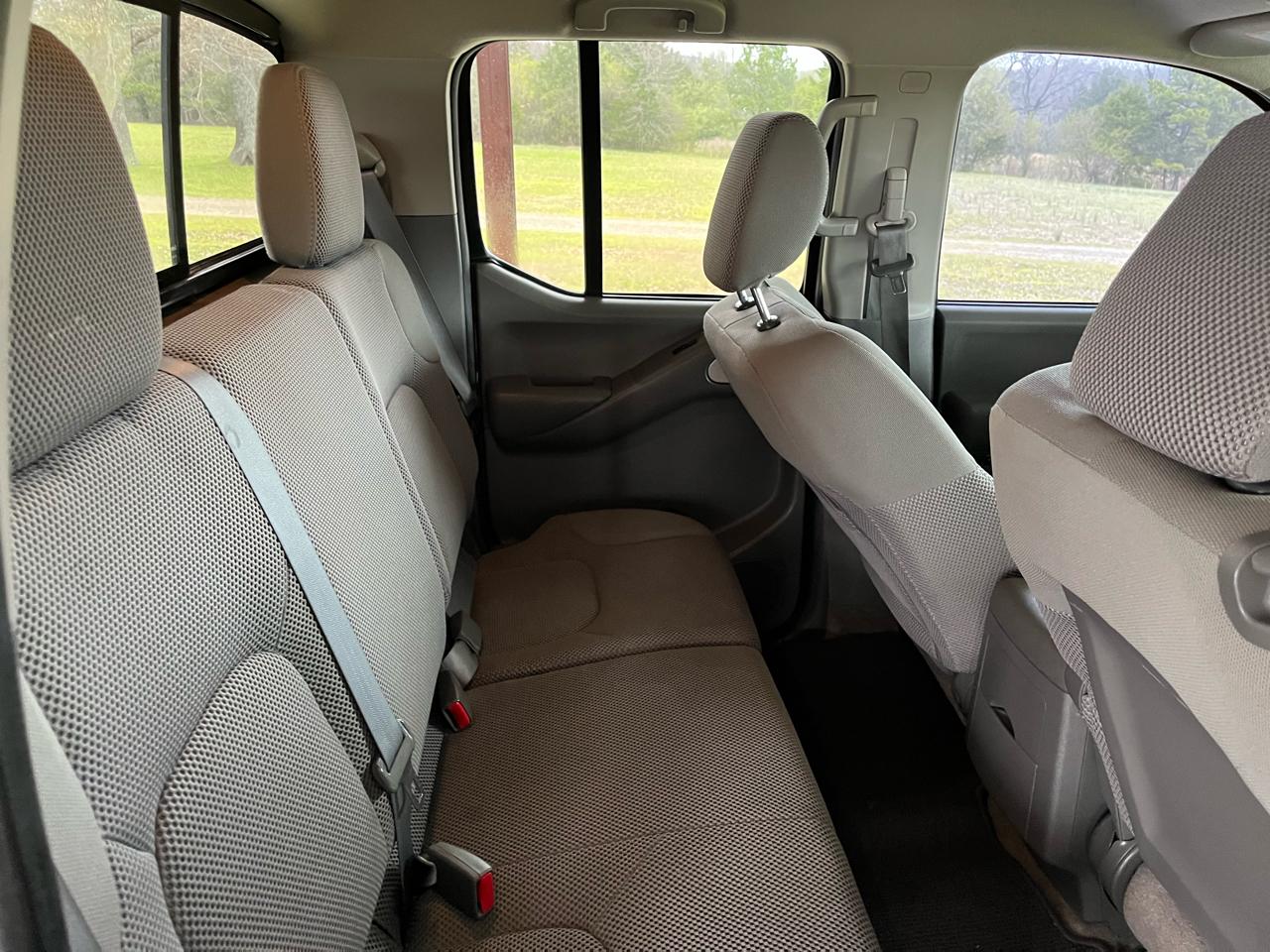 Nissan Frontier 2017.5 Crew Cab 4x4 SV V6 Manual 2014