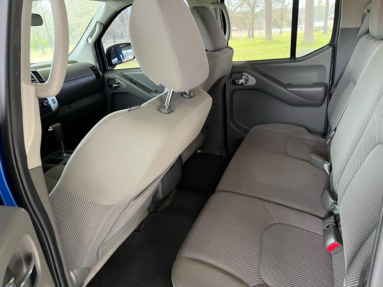 Nissan Frontier 2017.5 Crew Cab 4x4 SV V6 Manual 2014