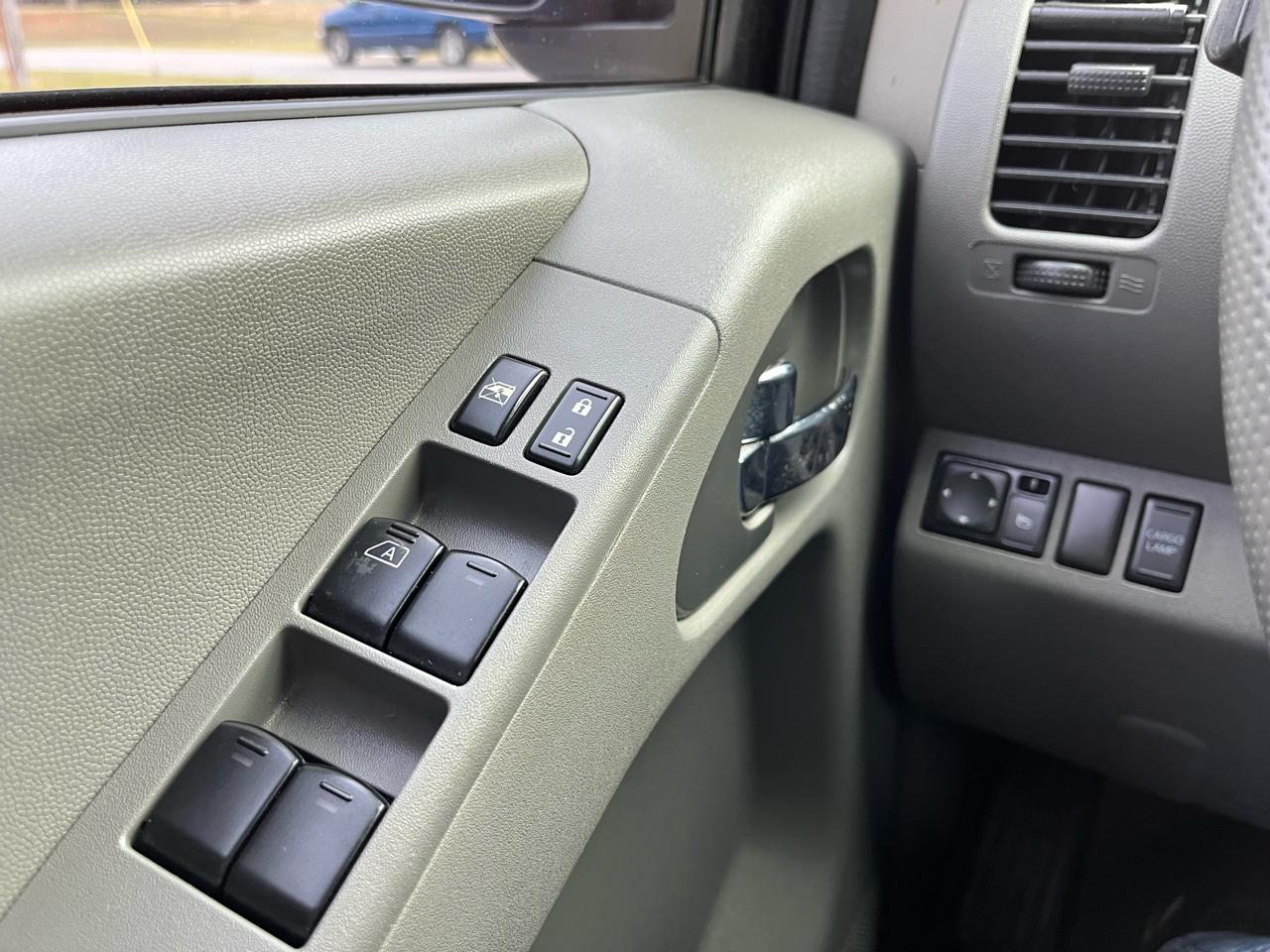 Nissan Frontier 2017.5 Crew Cab 4x4 SV V6 Manual 2014