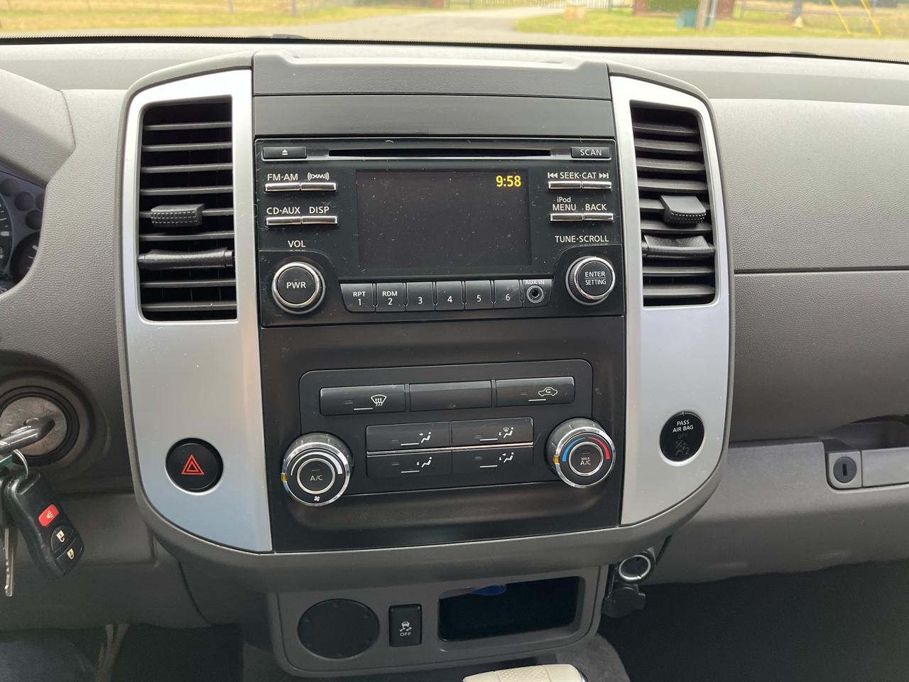 Nissan Frontier 2017.5 Crew Cab 4x4 SV V6 Manual 2014