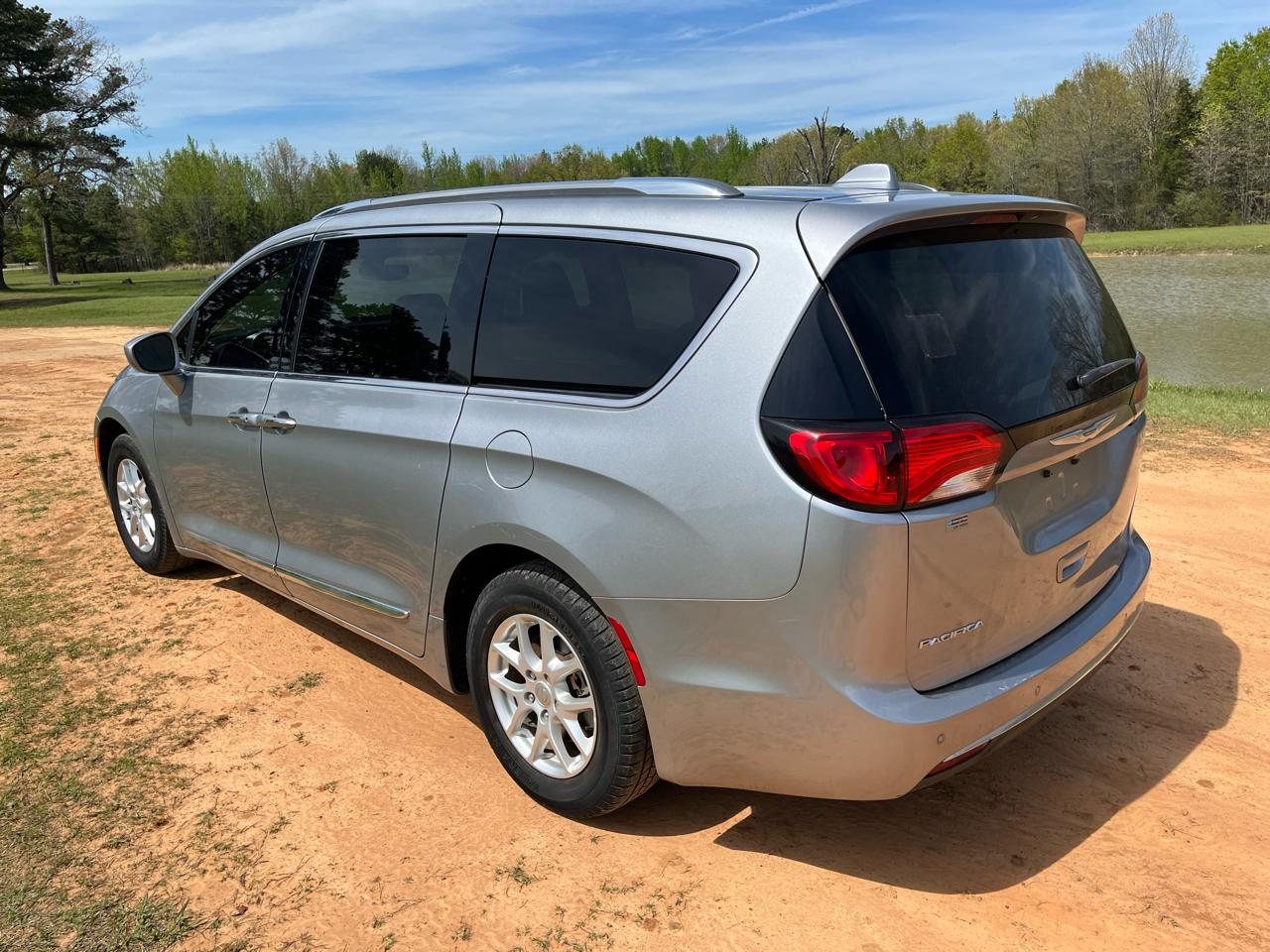 Chrysler Pacifica Touring L FWD 2020