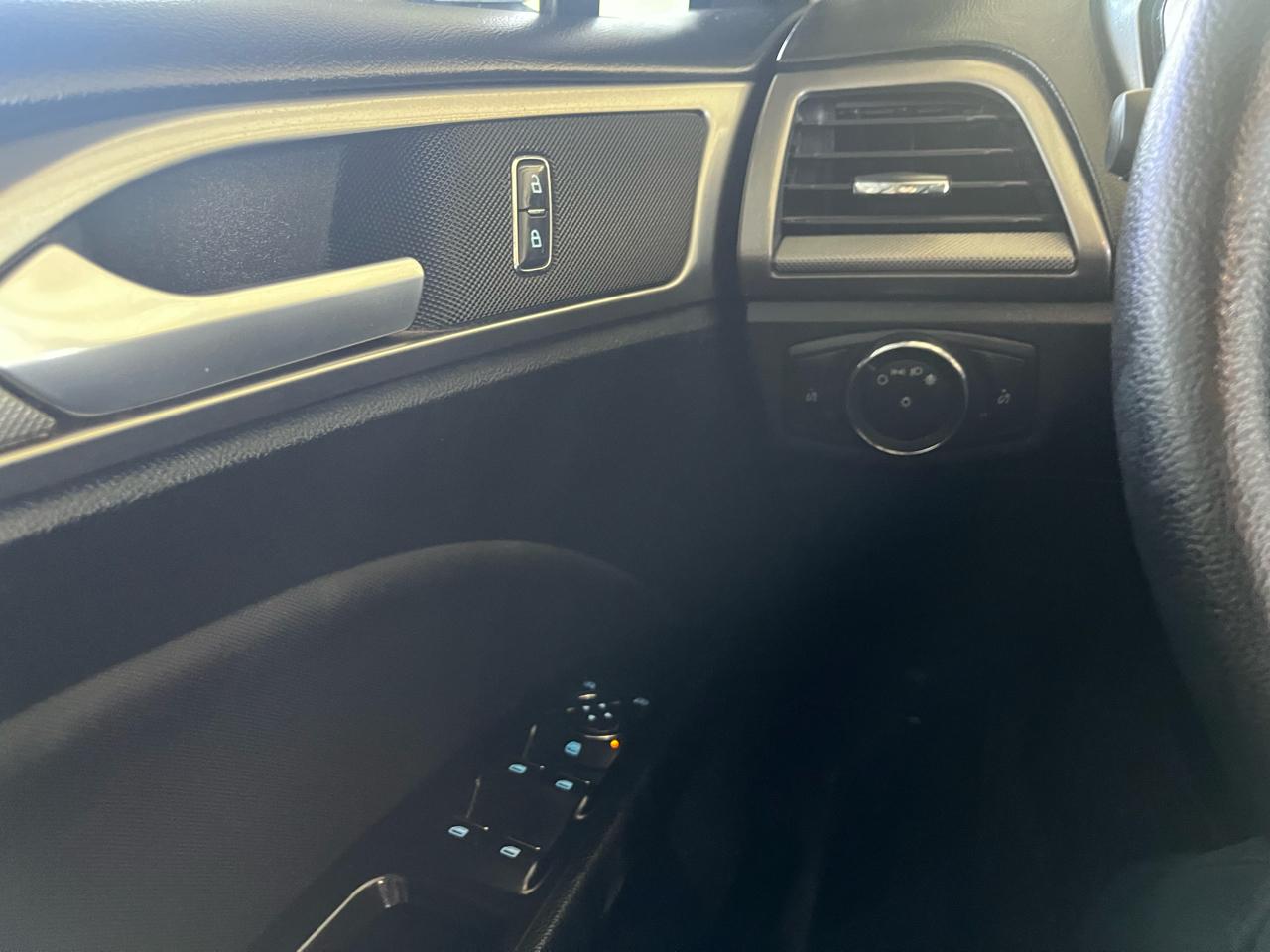 Ford Fusion SEL 4D Sedan V6 2017