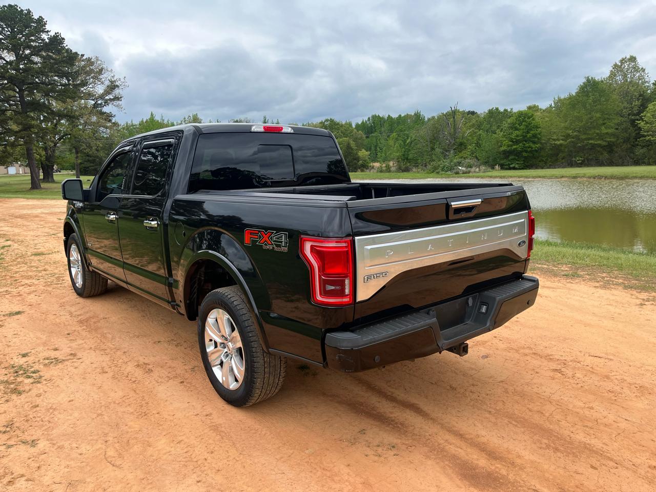 Ford F-150 4WD SuperCrew 145" Platinum 2017