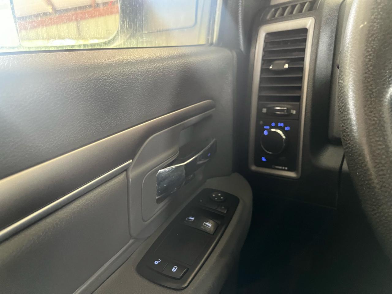 RAM 2500 4WD Reg Cab 140.5" Tradesman 2014
