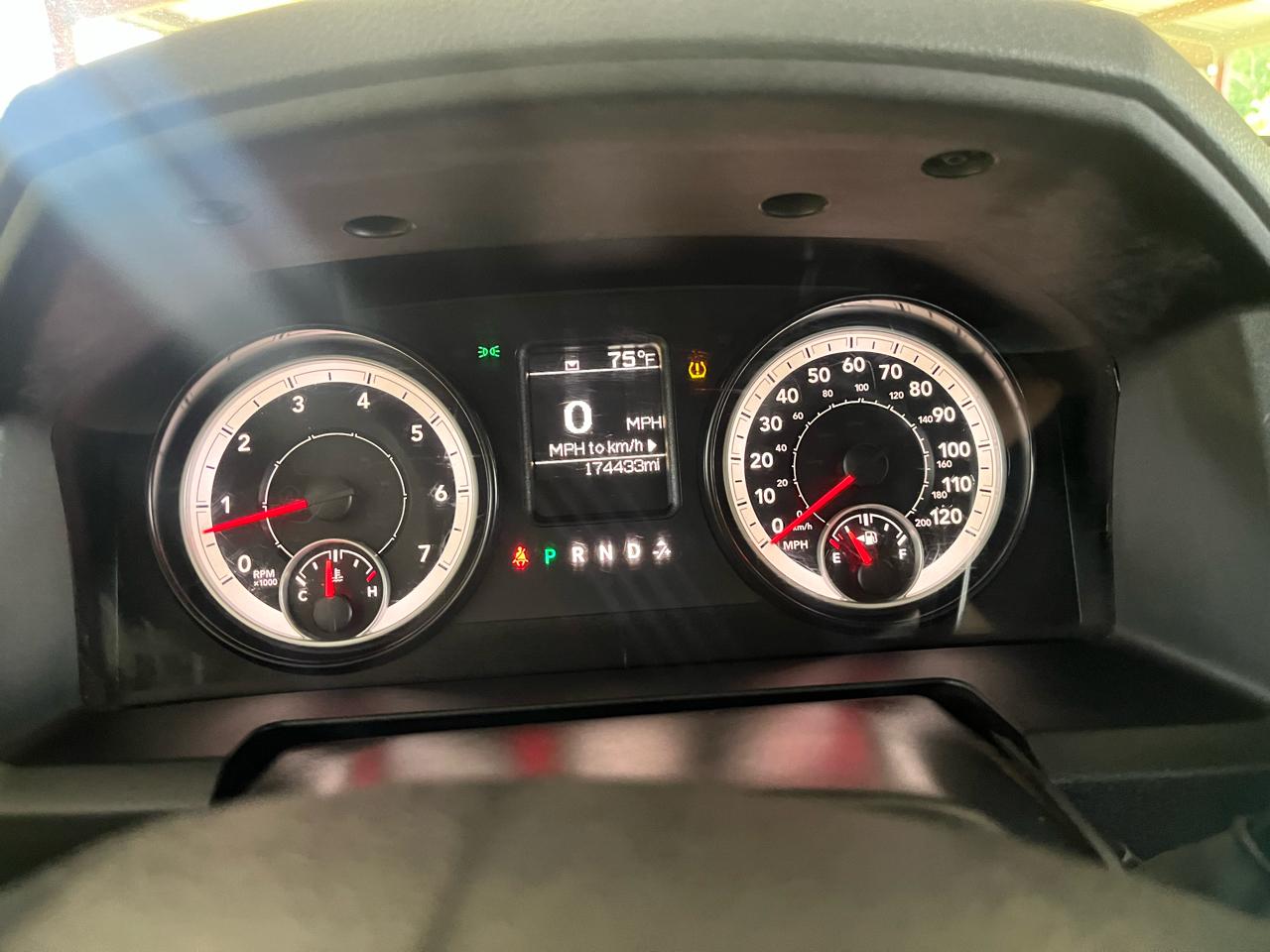 RAM 2500 4WD Reg Cab 140.5" Tradesman 2014