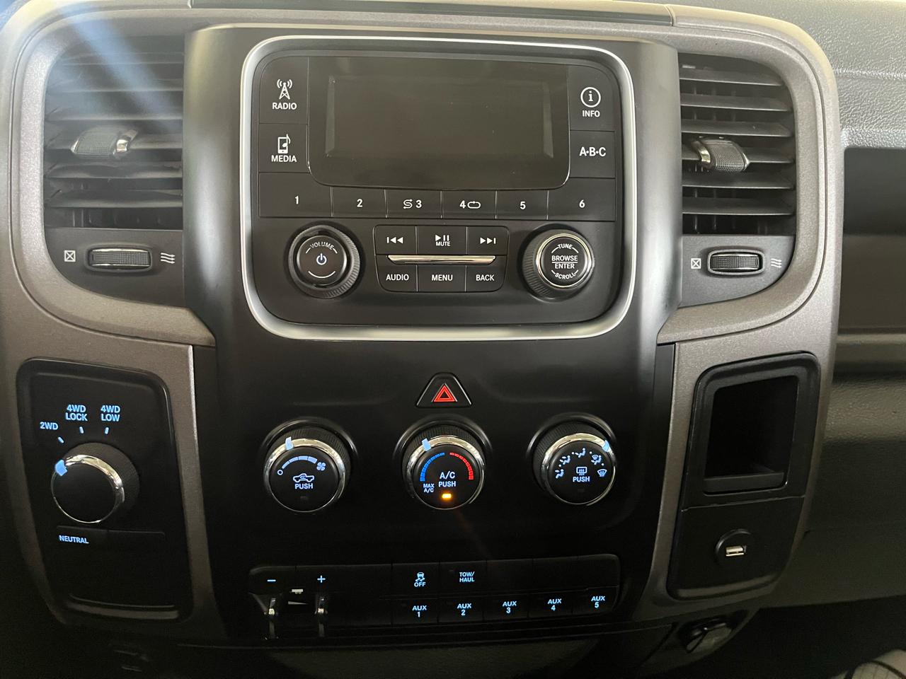 RAM 2500 4WD Reg Cab 140.5" Tradesman 2014