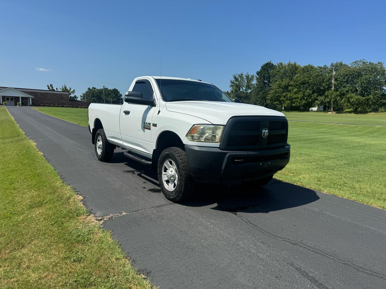 RAM 2500 4WD Reg Cab 140.5" Tradesman 2014