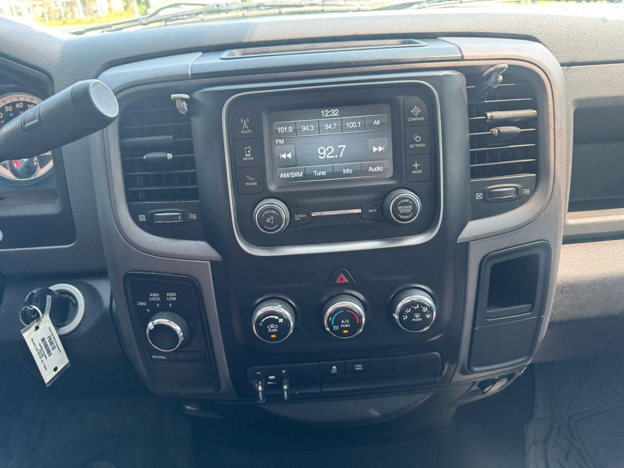 RAM 2500 4WD Reg Cab 140.5" Tradesman 2014
