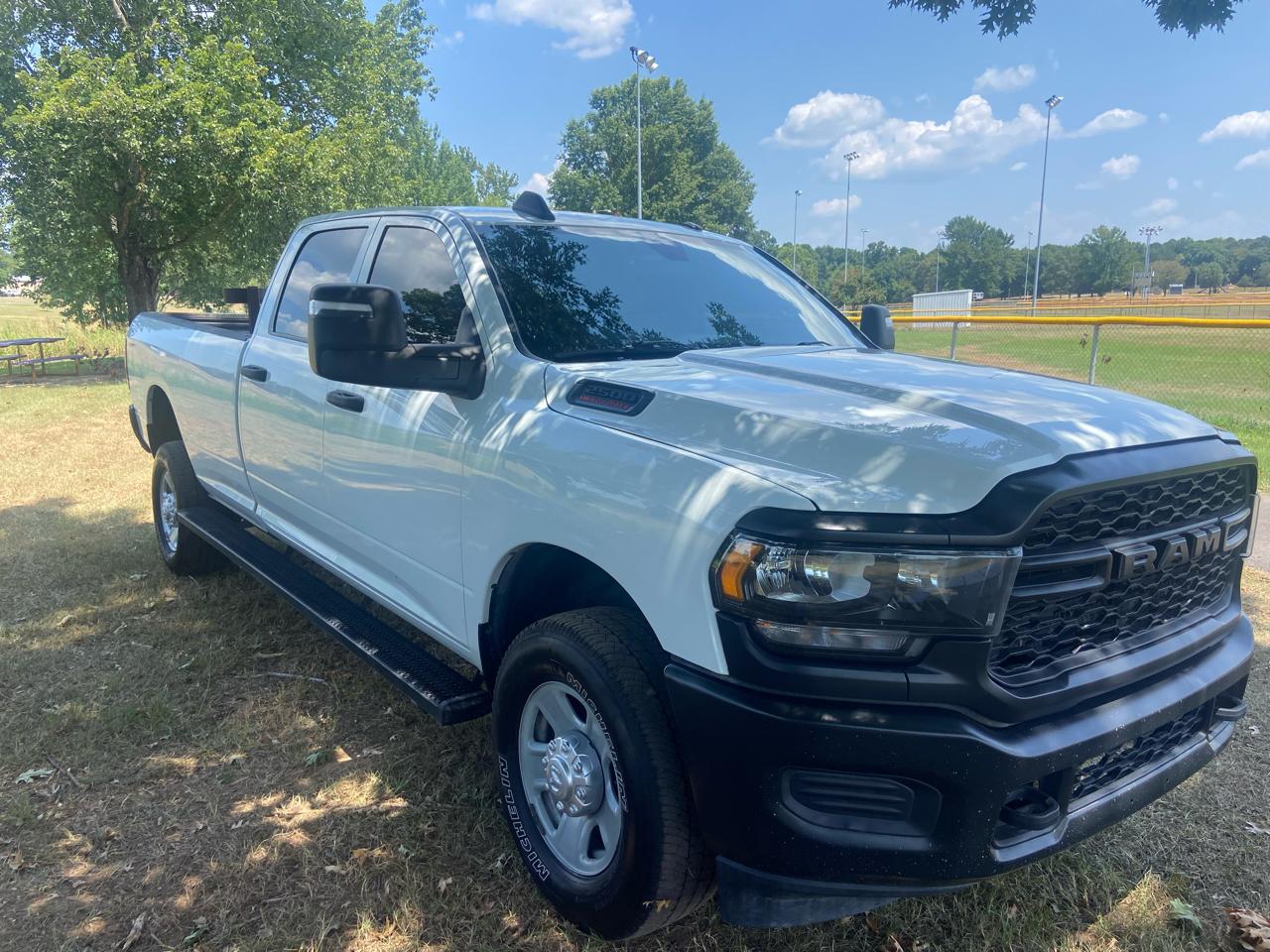 RAM 2500 Tradesman 4x4 Crew Cab 8' Box 2024