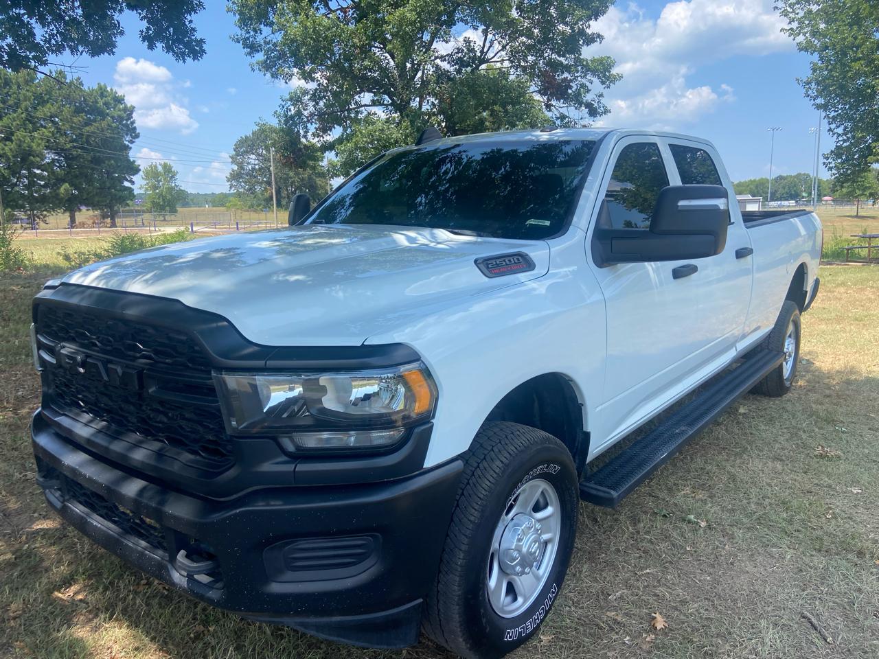 RAM 2500 Tradesman 4x4 Crew Cab 8' Box 2024