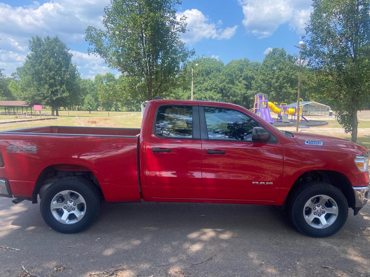RAM 1500 4WD Quad Cab 140.5" Tradesman 2019
