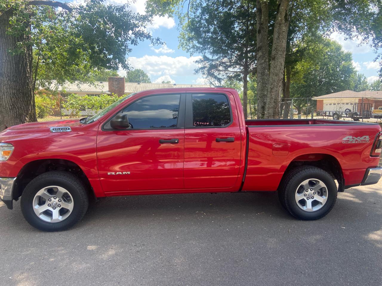 RAM 1500 4WD Quad Cab 140.5" Tradesman 2019