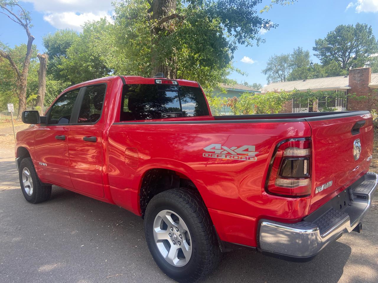 RAM 1500 4WD Quad Cab 140.5" Tradesman 2019
