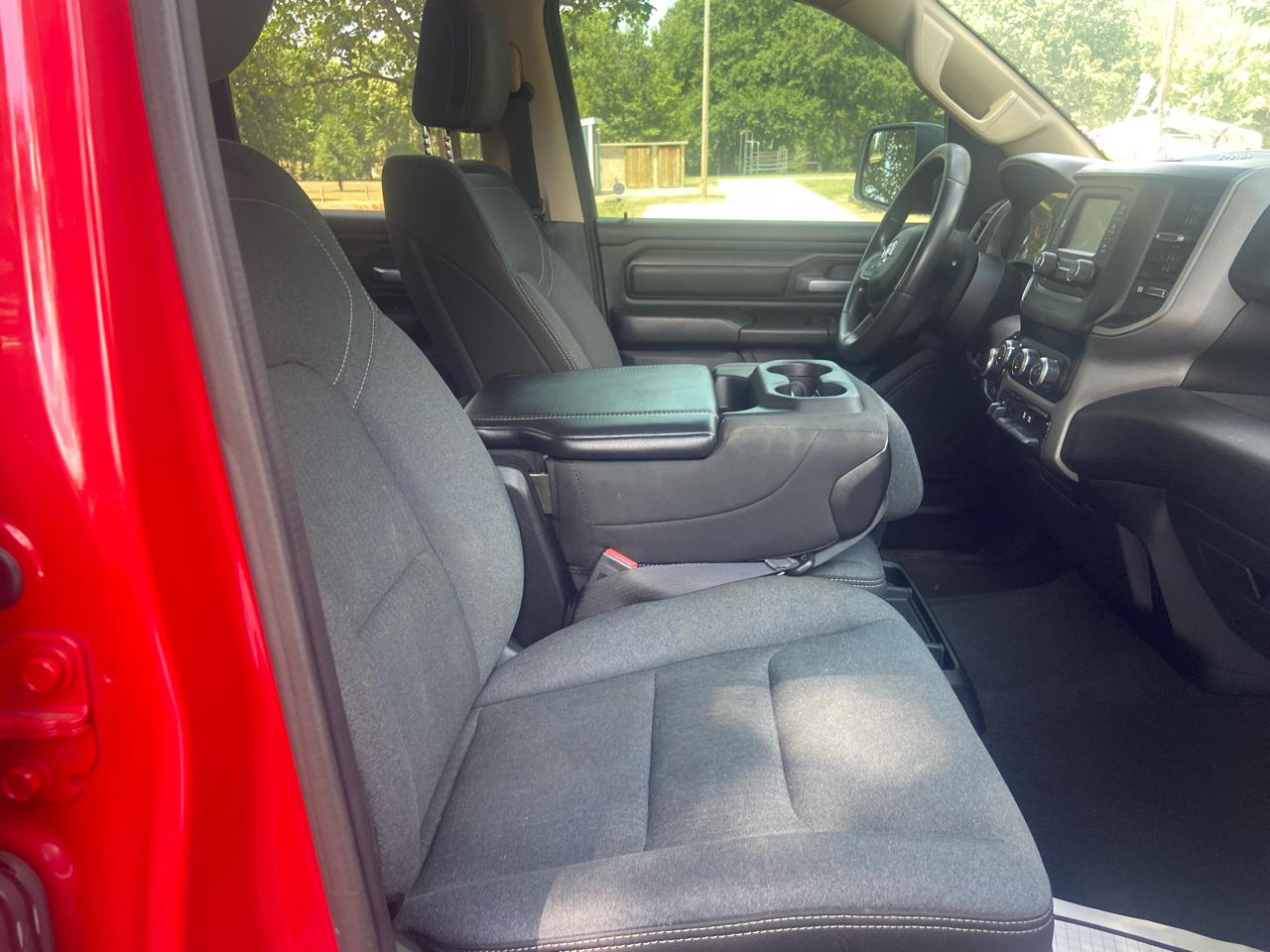 RAM 1500 4WD Quad Cab 140.5" Tradesman 2019