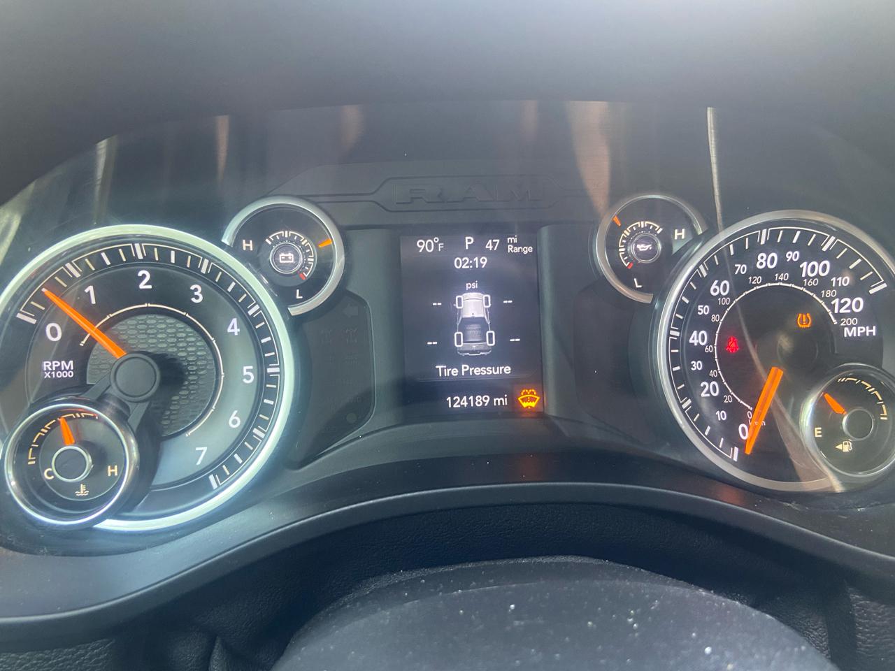 RAM 1500 4WD Quad Cab 140.5" Tradesman 2019