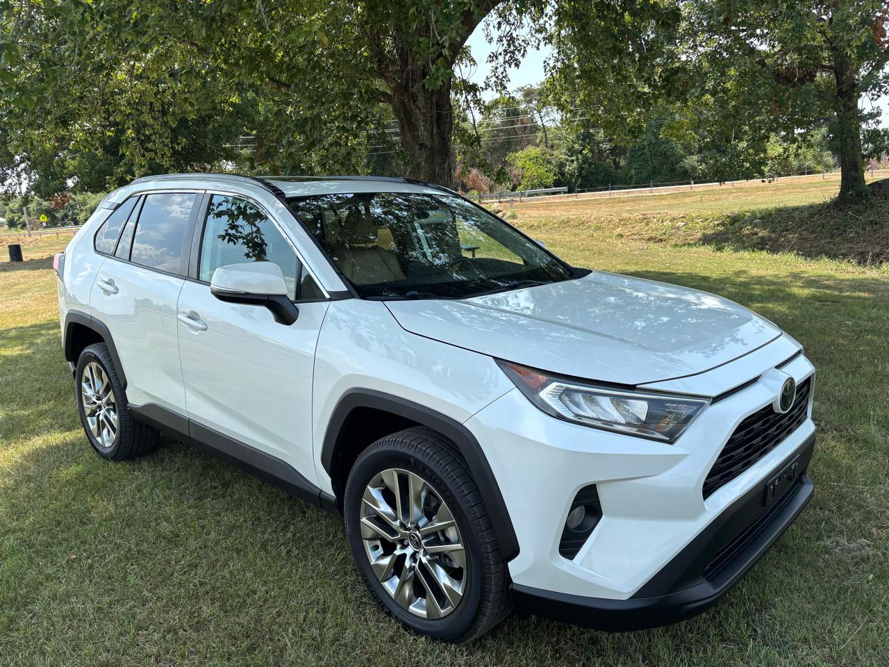 Toyota RAV4 XLE Premium FWD (Natl) 2021