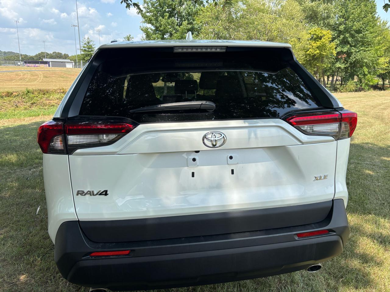 Toyota RAV4 XLE Premium FWD (Natl) 2021