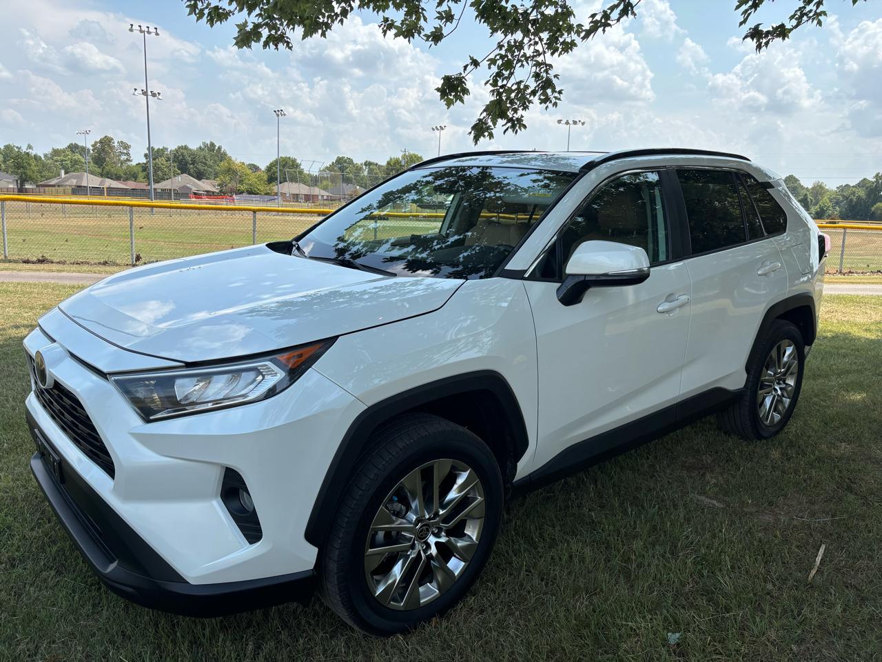 Toyota RAV4 XLE Premium FWD (Natl) 2021