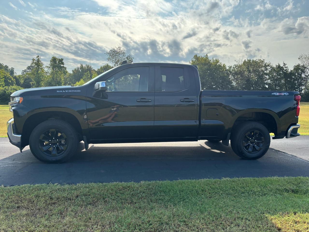 Chevrolet Silverado 1500 4WD Double Cab 147" LT 2020
