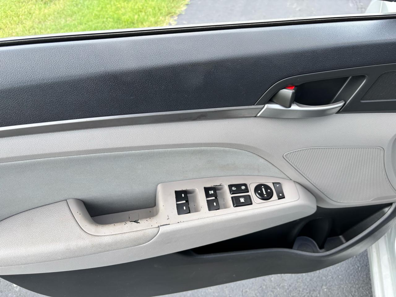 Hyundai Elantra SE 2.0L Auto (Alabama) 2017