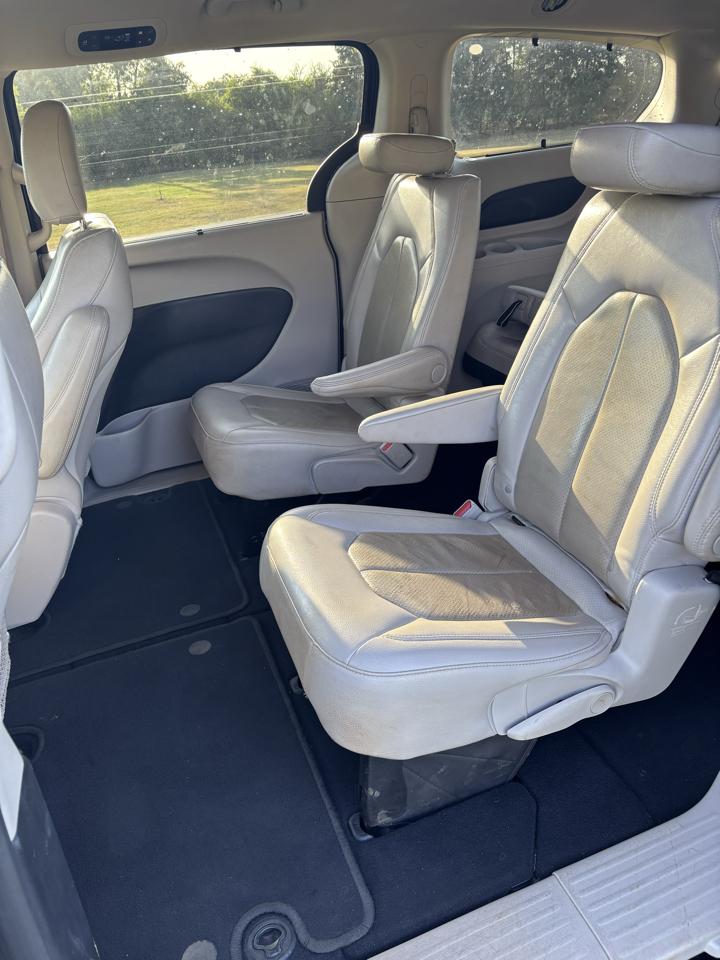 Chrysler Pacifica Touring L FWD 2021