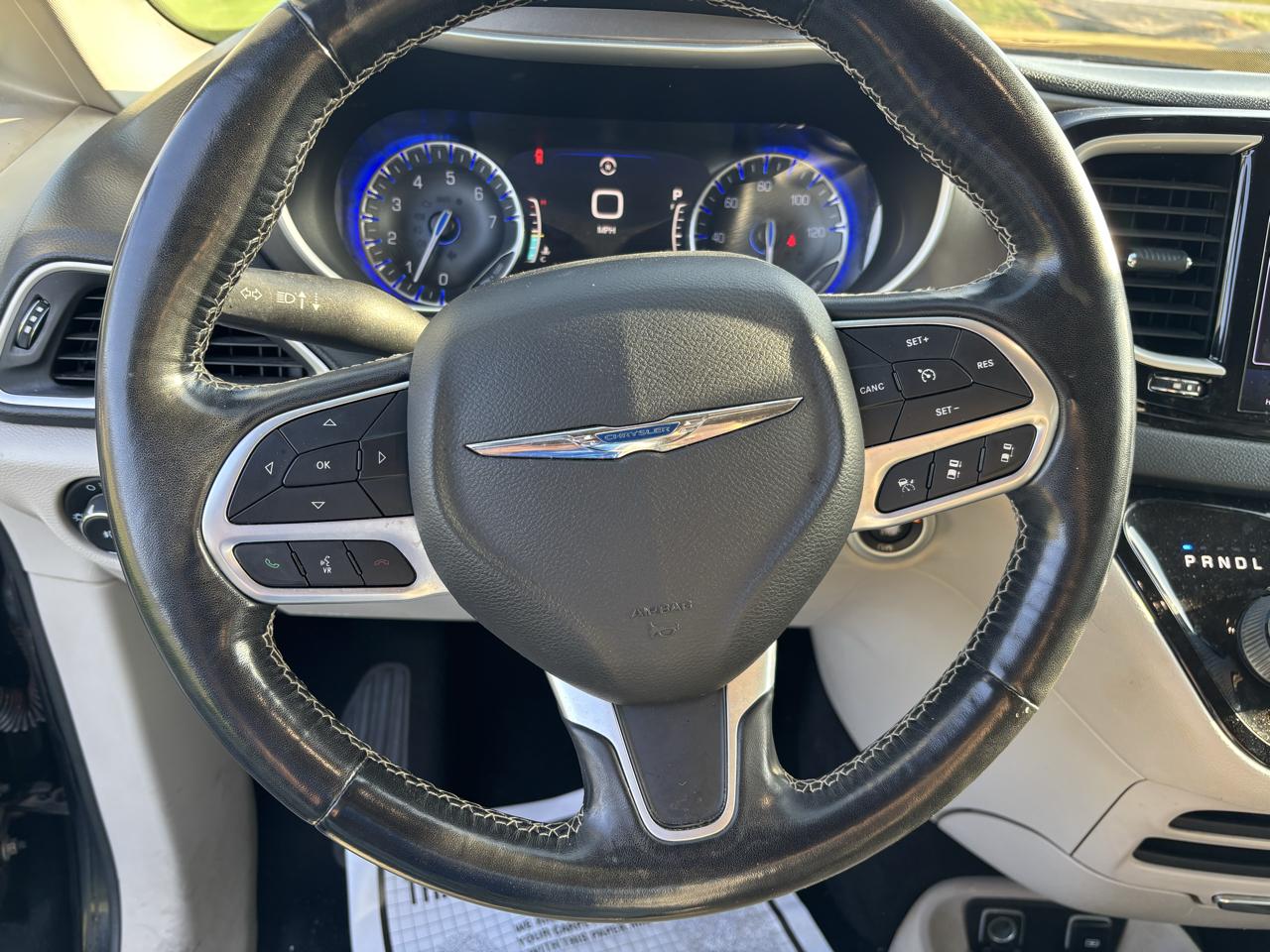 Chrysler Pacifica Touring L FWD 2021