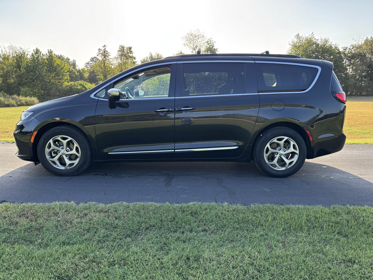 Chrysler Pacifica Limited FWD 2023