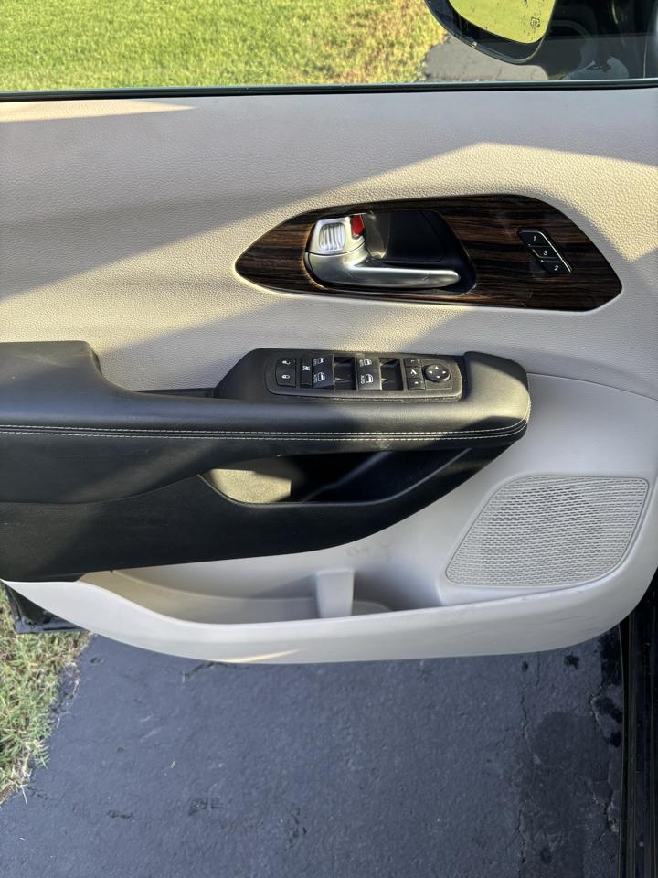 Chrysler Pacifica Limited FWD 2023