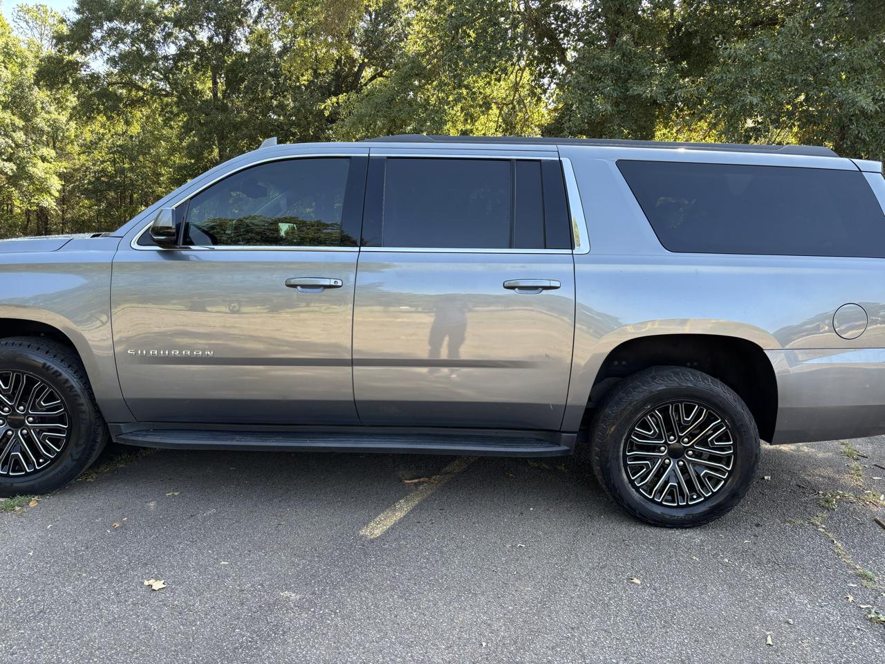 Chevrolet Suburban 2WD 4dr 1500 LT 2019