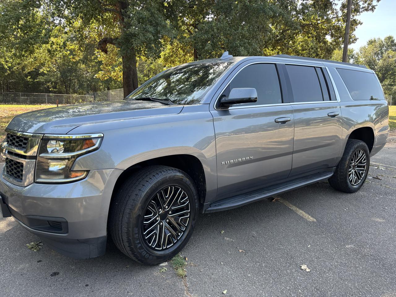 Chevrolet Suburban 2WD 4dr 1500 LT 2019