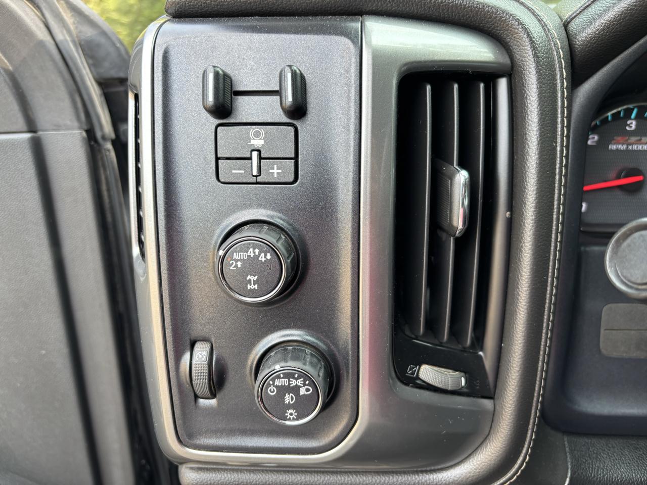 Chevrolet Silverado 1500 4WD Crew Cab 143.5" LTZ w/2LZ 2018