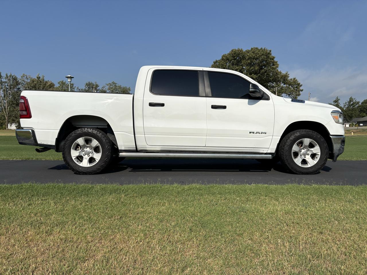 RAM 1500 Big Horn 4x4 Crew Cab 5'7" Box 2023