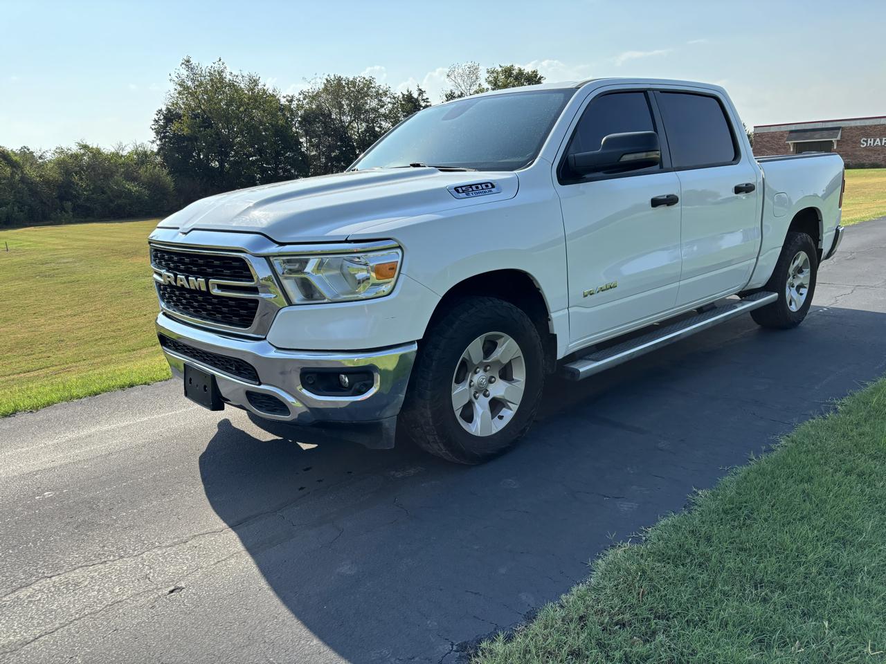 RAM 1500 Big Horn 4x4 Crew Cab 5'7" Box 2023
