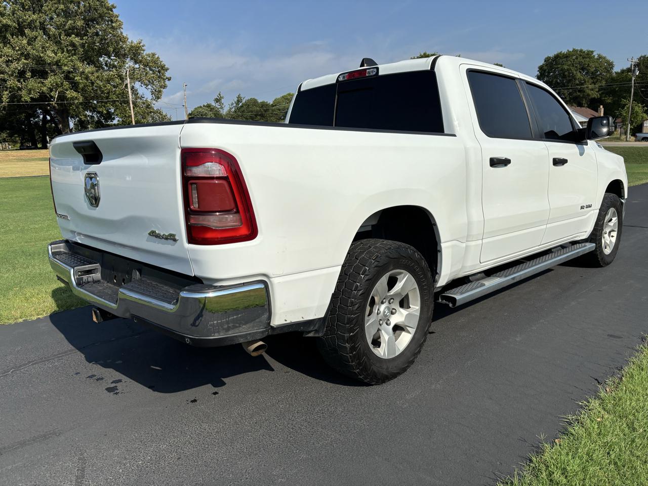 RAM 1500 Big Horn 4x4 Crew Cab 5'7" Box 2023
