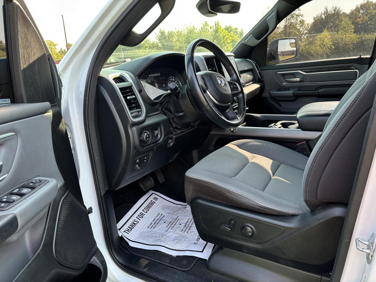 RAM 1500 Big Horn 4x4 Crew Cab 5'7" Box 2023