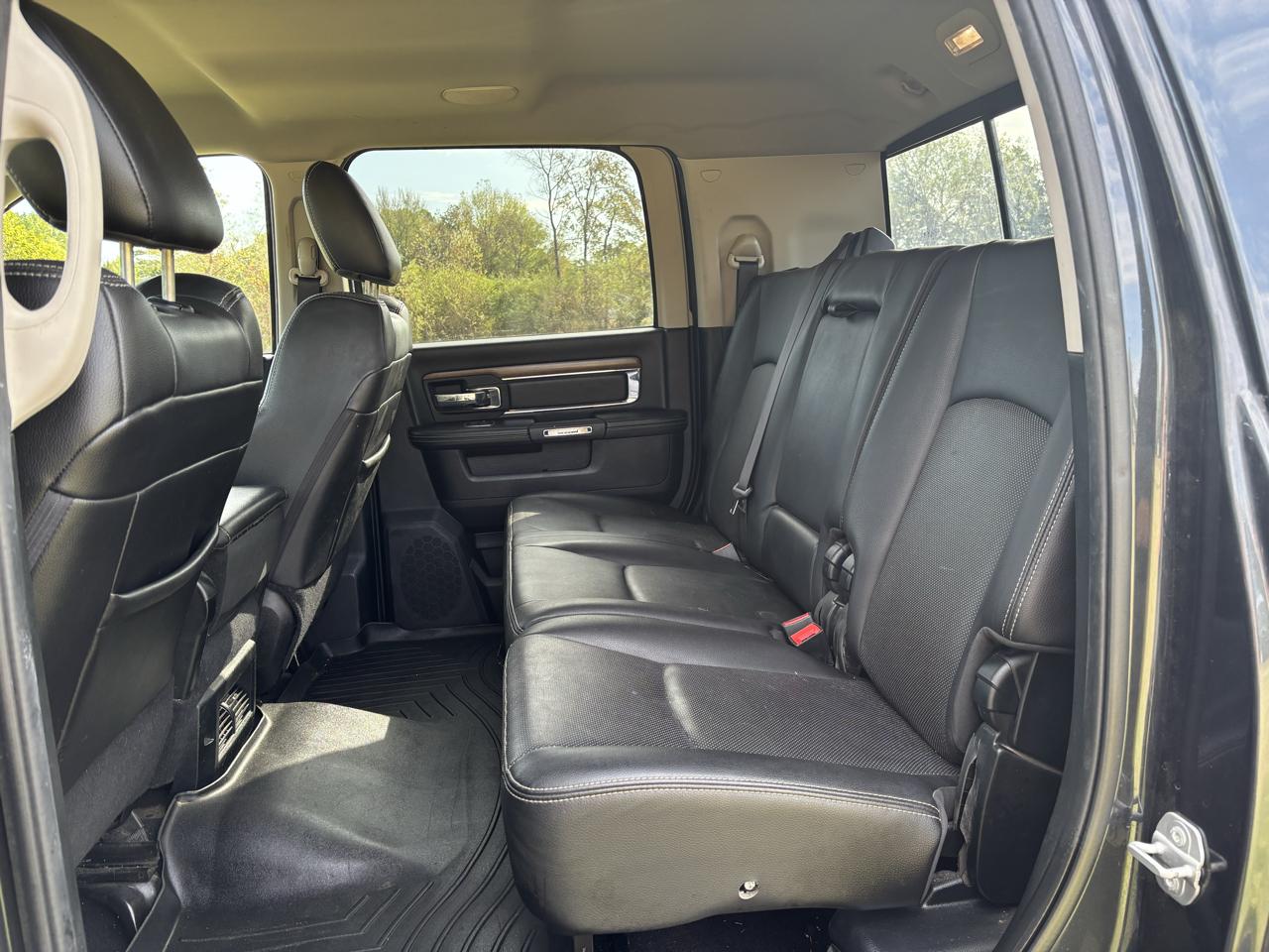 RAM 2500 4WD Mega Cab 160.5" Laramie 2015