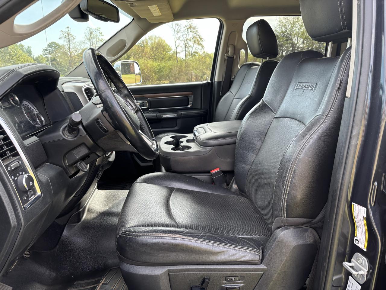 RAM 2500 4WD Mega Cab 160.5" Laramie 2015
