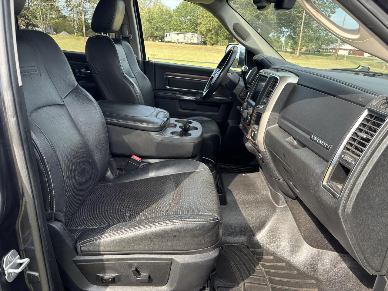 RAM 2500 4WD Mega Cab 160.5" Laramie 2015