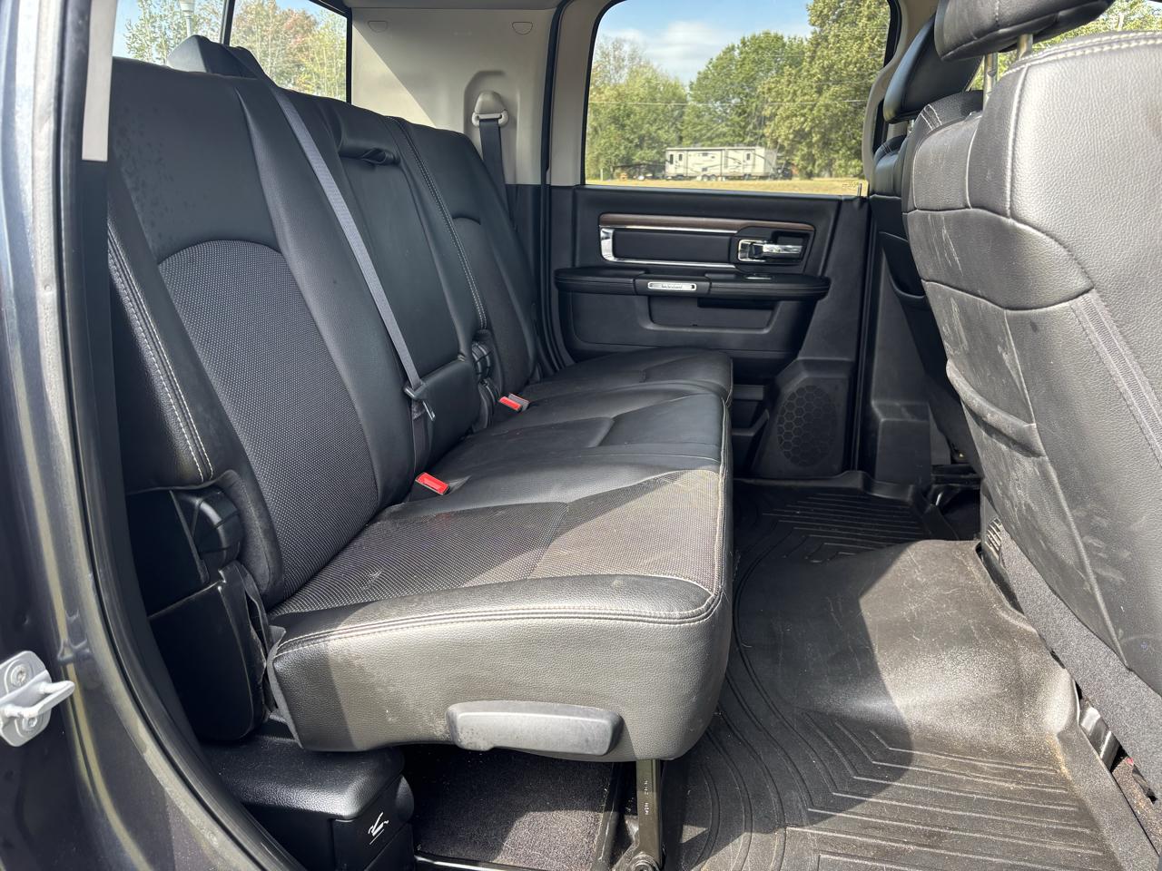 RAM 2500 4WD Mega Cab 160.5" Laramie 2015