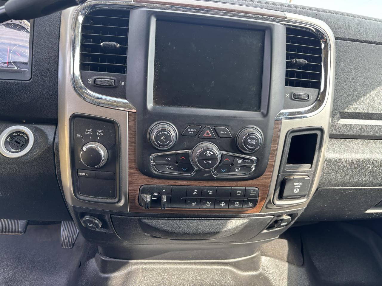 RAM 2500 4WD Mega Cab 160.5" Laramie 2015