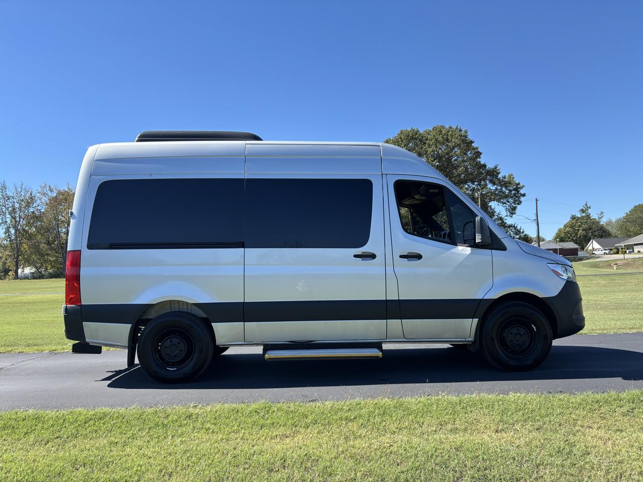 Mercedes-Benz Sprinter Passenger Van 2500 High Roof V6 144" RWD 2019